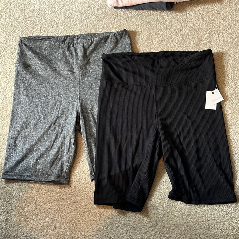2 pairs of bike shorts